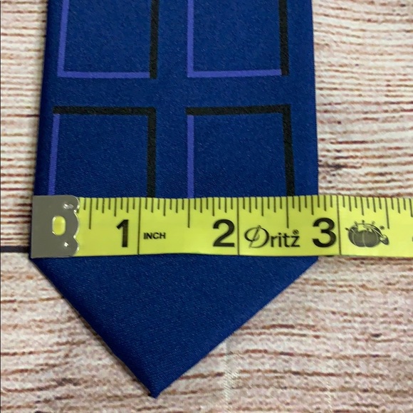 Doctor Who Police Box Necktie - Picture 5 of 5